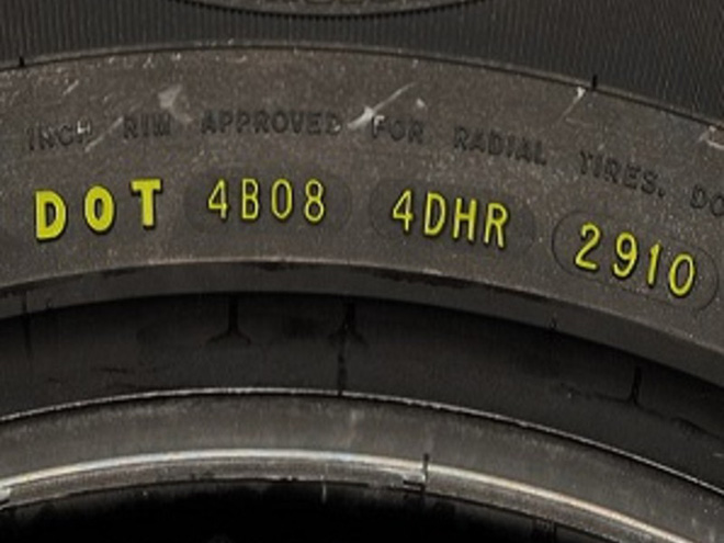Dãy số DOT được bộ Giao Thông Vận Tải kiểm duyệt trên mỗi lốp xe